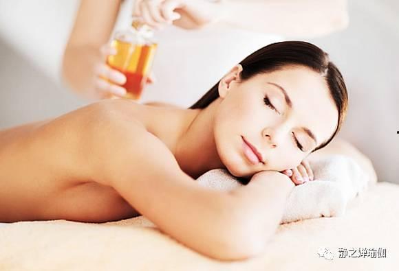 久久国产精油按摩小视频,久久国产精油按摩，带你领略东方养生之美