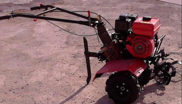 国产微耕机耕地视频,助力农业现代化发展