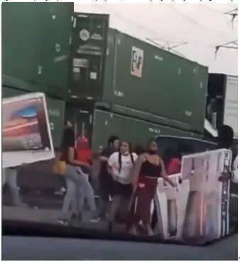 打劫电影国产火车视频,打劫电影中的生死较量