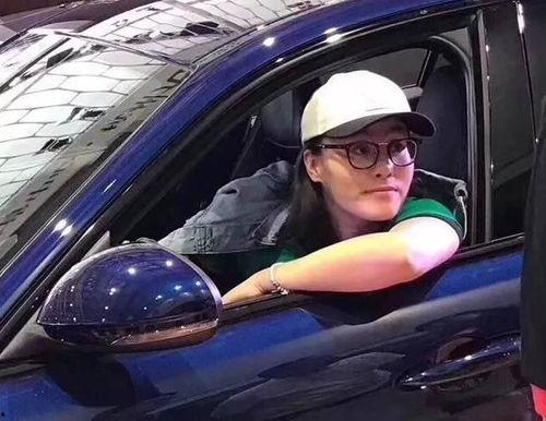 高考父亲开国产车视频,父亲开国产车接送子女，彰显民族自豪